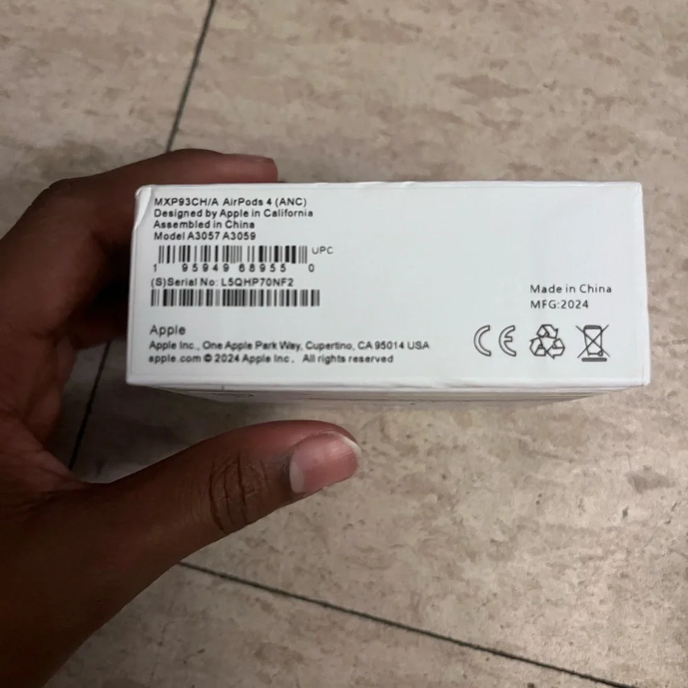 Apple AirPods (4th Generation)